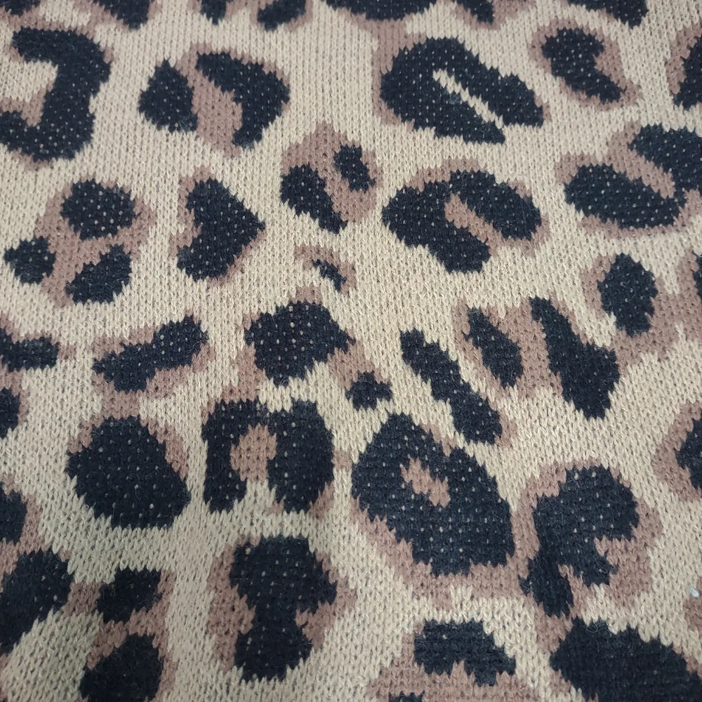 89th+Madison Women's Leopard Print Cowl Neck Sweater Size Medium - Picture 4 of 15